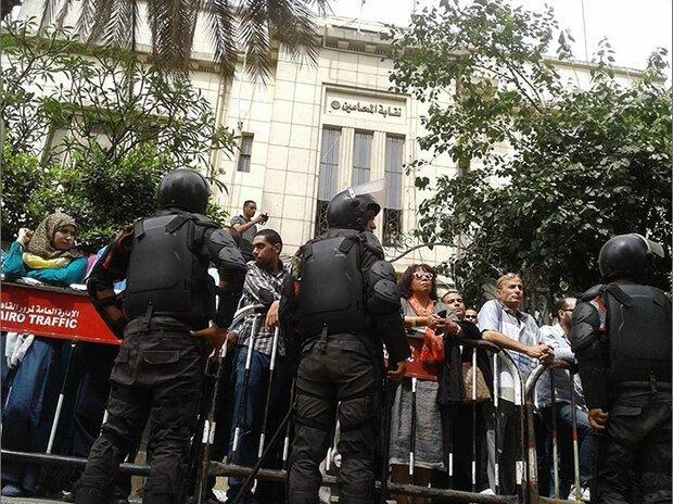 200 نفر در مصر بازداشت شده اند 200 نفر در مصر بازداشت شده اند