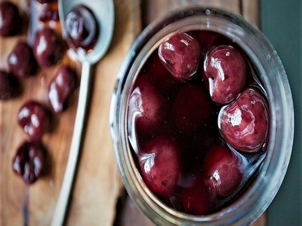 2 طرز تهیه ترشی آلبالو ملس با سرکه و رب انار در 30 دقیقه 2 طرز تهیه ترشی آلبالو ملس با سرکه و رب انار در 30 دقیقه